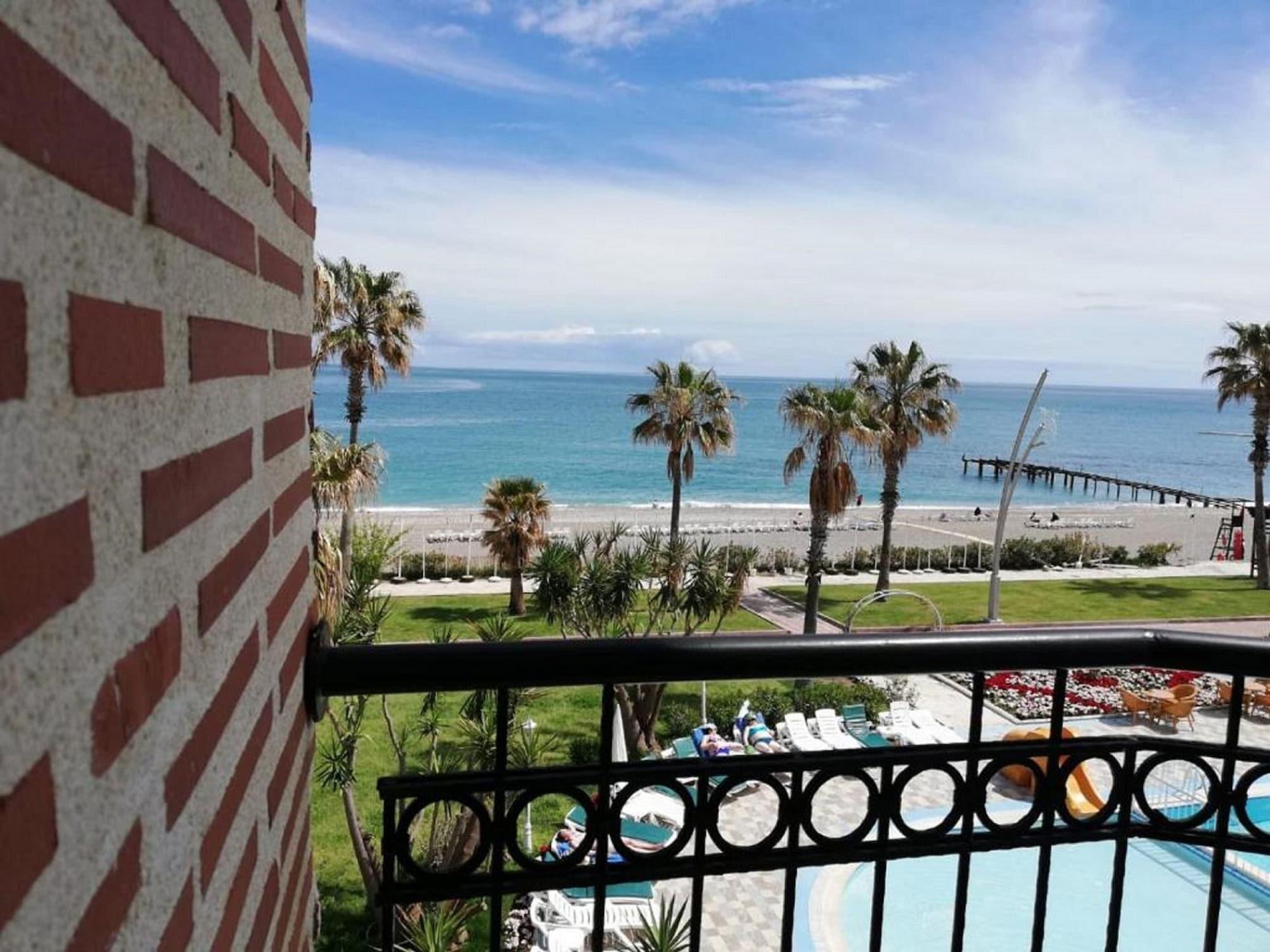 Labada Beach Hotel Çamyuva 外观 照片